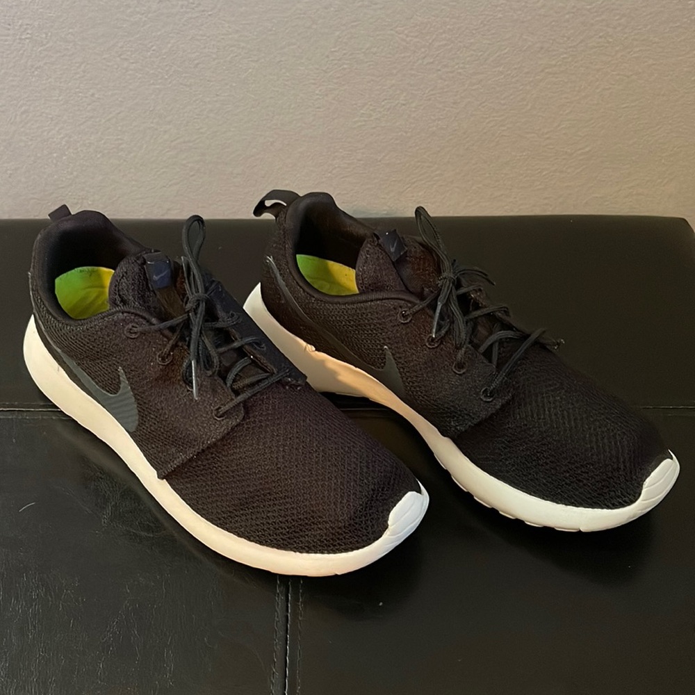 Size 9 Men’s Nike Roshe Run Black Anthracite Sail